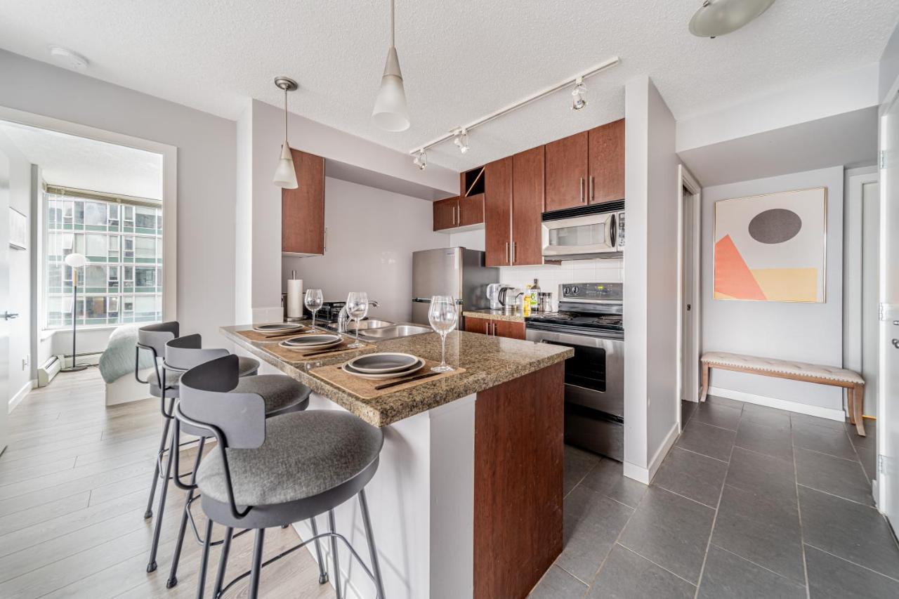 Amazing Views ! Leather Furniture ! Cozy Condo! Βανκούβερ Εξωτερικό φωτογραφία
